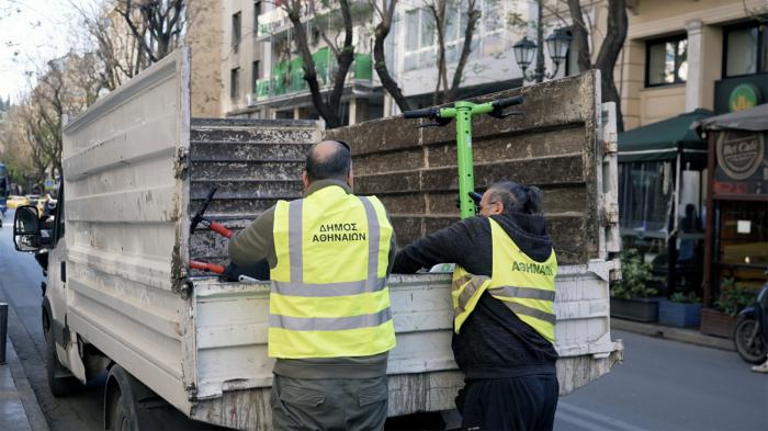 Ο Δήμος Αθηναίων ετοιμάζει κανόνες για τα ηλεκτρικά πατίνια  